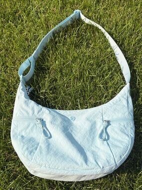 lululemon athletica Slouchy Sling Bag 6L